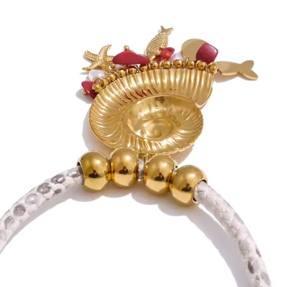 Golden Seashell Pendant Necklace – Nautical Charm with Natural Stone Accents - Picture 7 of 17